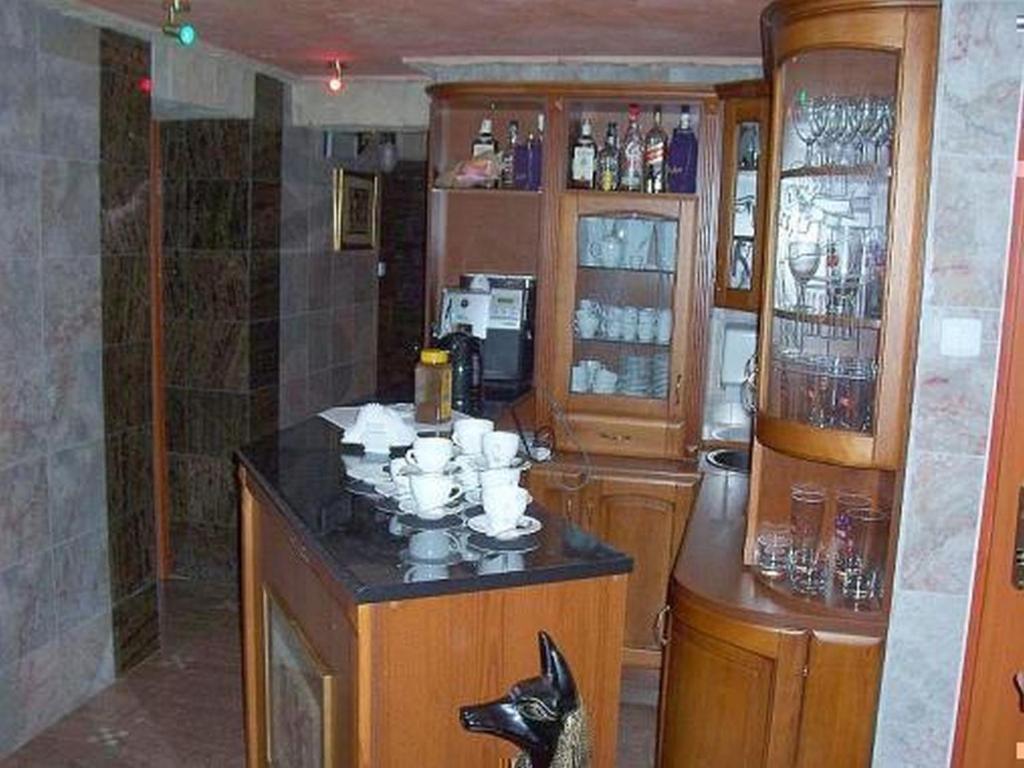 Hotel Faraon Кельце Экстерьер фото