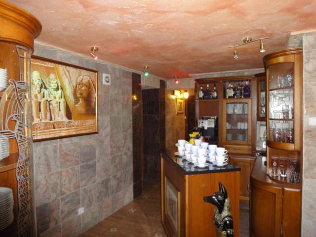 Hotel Faraon Кельце Экстерьер фото